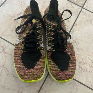 mens flyknit nike shoes